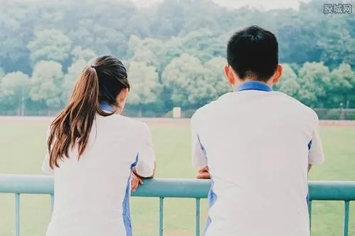如何判断一个女生是喜欢你还是把你当备胎？